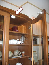 食器棚に耐震ラッチ